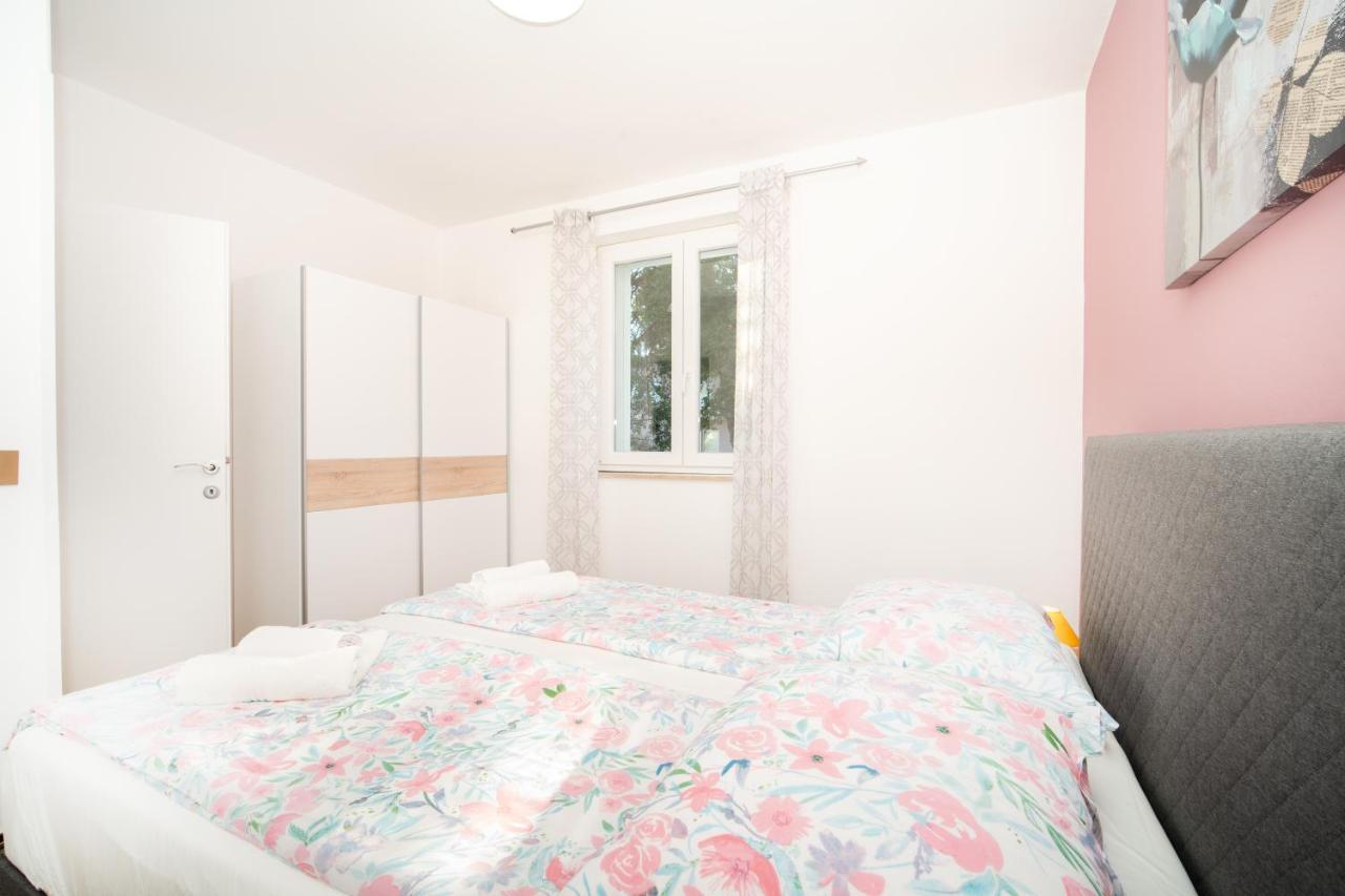 Apartments Oriana ラバック エクステリア 写真